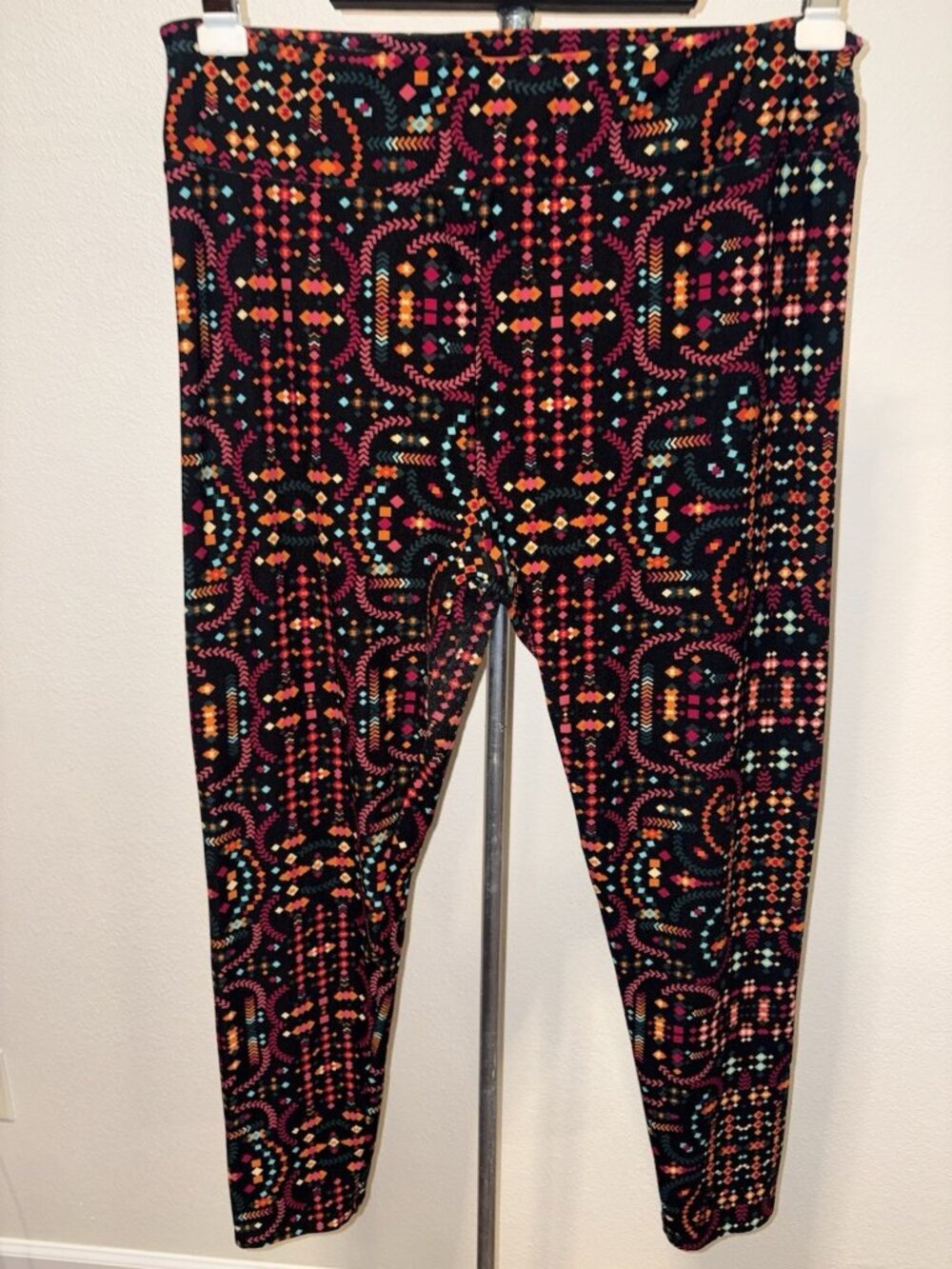 Lula Roe Leggings Yoga Pants  TC2 Plus Women Large 32X28 Geometric Print